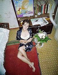 Amateurs with flowers awaiting for sex