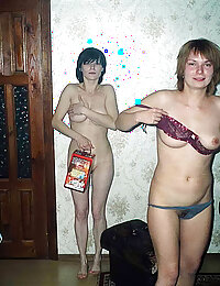 Naked photos of shy and sexy GFs from 90s